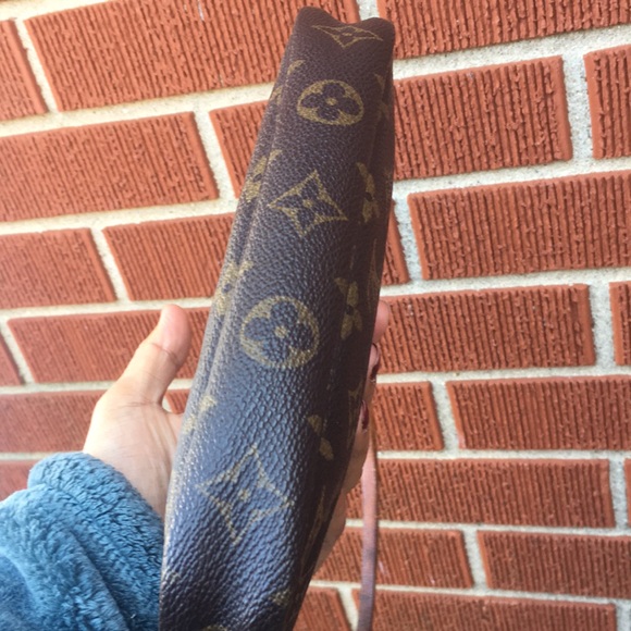 Authentic Louis Vuitton Pochette - Picture 10 of 13